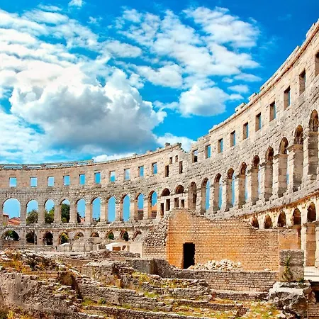 Esther Lejlighed Pula