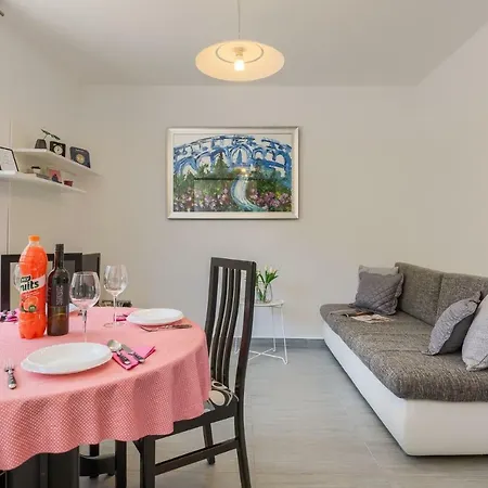 Esther Lejlighed Pula