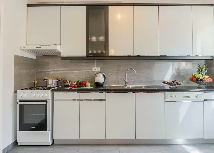 Esther Apartman Pula