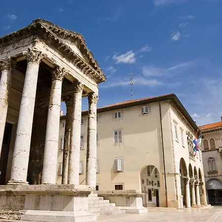 Διαμέρισμα Esther *