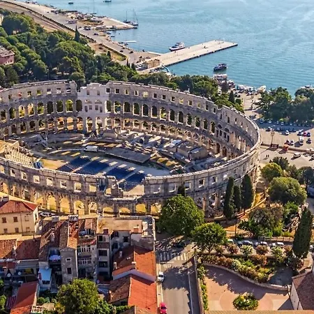 埃斯特公寓 * 普拉