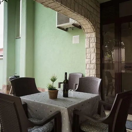 埃斯特公寓 * 普拉