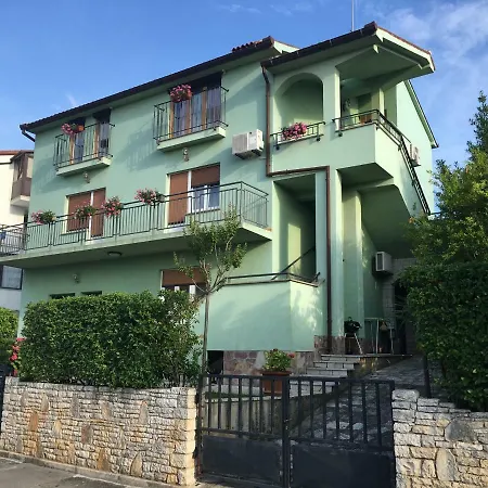 Διαμέρισμα Esther Πούλα