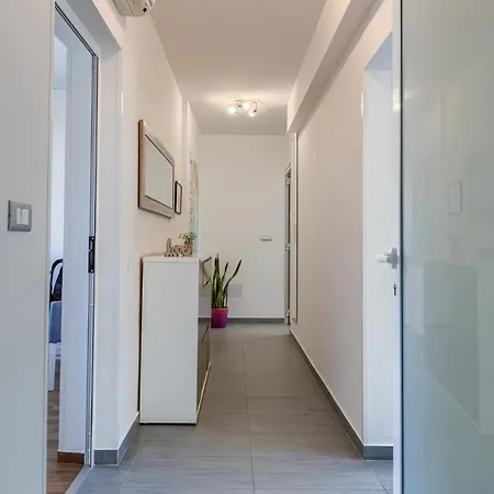Esther Apartment