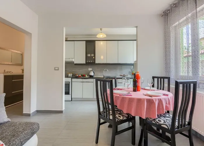 Esther Διαμέρισμα Πούλα