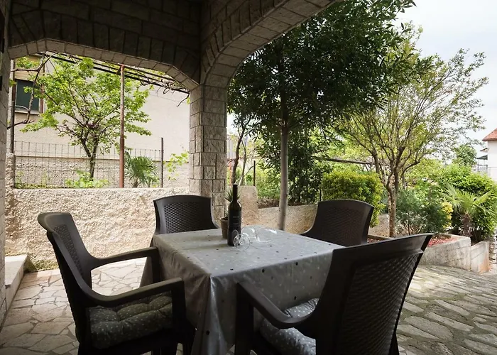 Διαμέρισμα Esther Πούλα