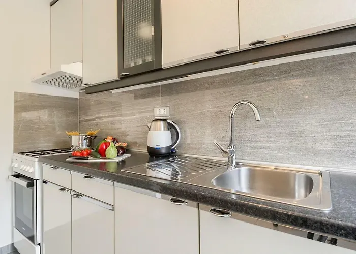 Esther Διαμέρισμα *