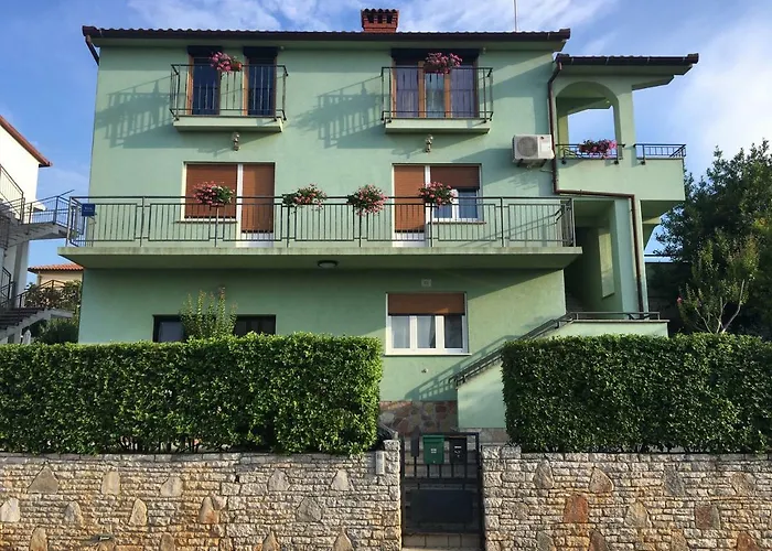 Διαμέρισμα Esther Πούλα