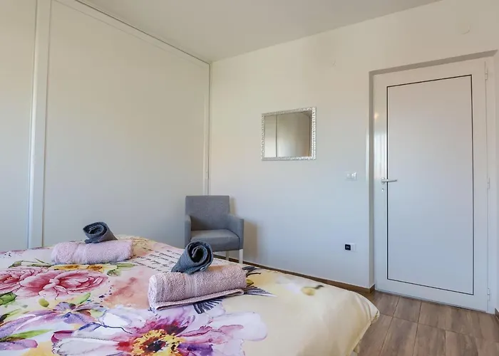 Esther Διαμέρισμα Πούλα