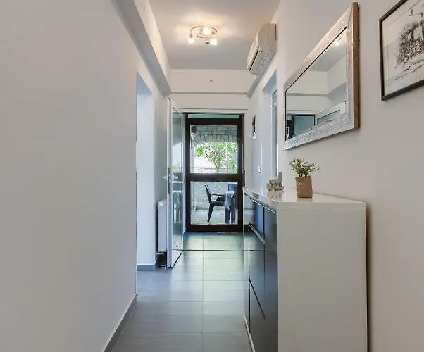 Esther Διαμέρισμα Πούλα