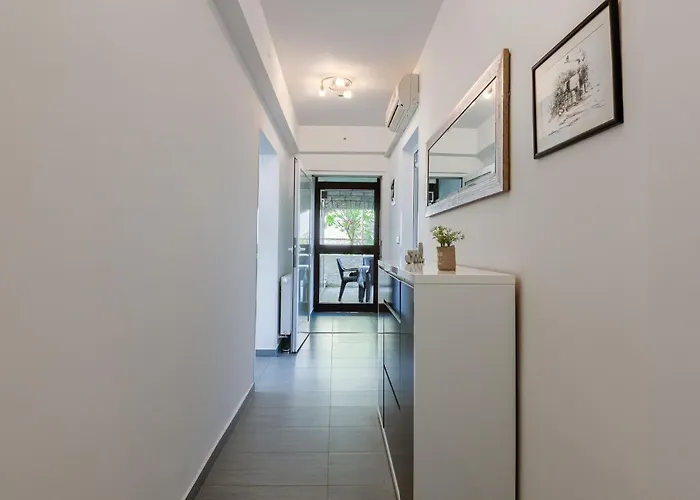 Esther Διαμέρισμα *