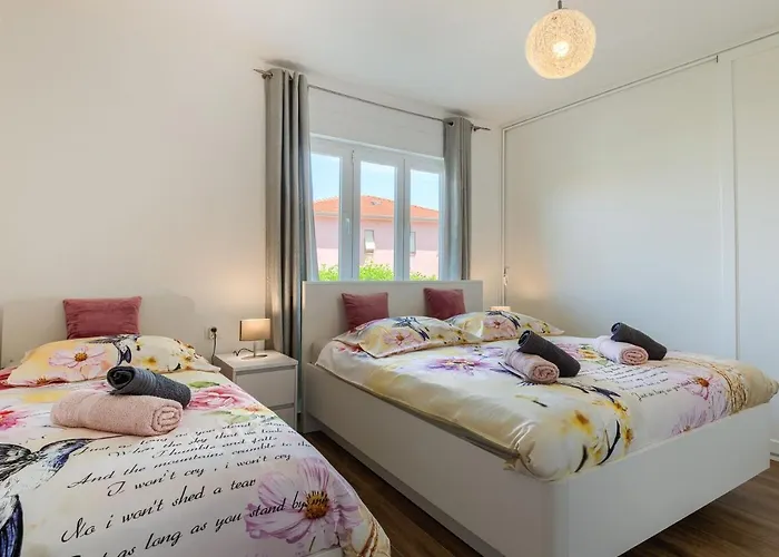 Διαμέρισμα Esther *